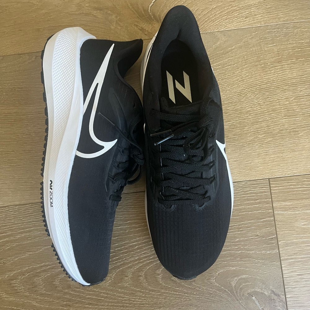 Nike Air Zoom Pegasus 39 size 9